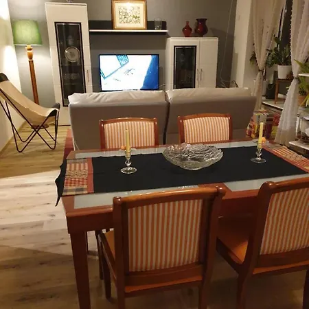 Apartment Les Hirondelles, De Avec Terrasse Et Coin Grillades